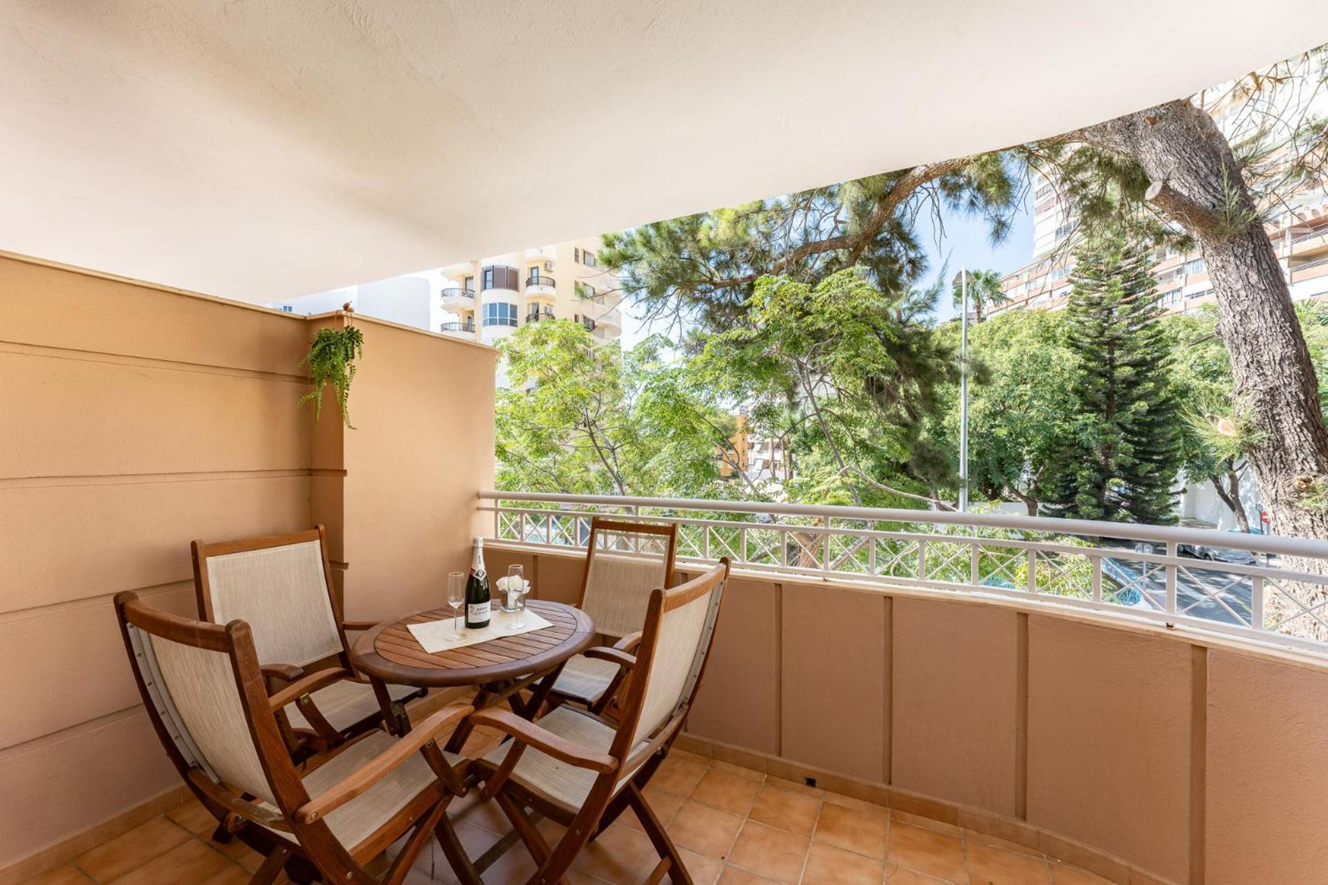 Malagasuite Costa Sol Oasis Торемолинос Екстериор снимка